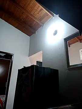 Snapshot of LunaZambrano chatting on 09/18/25, 02:30 LunaZambrano online show from 09/18/25, 02:30