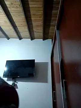 Snapshot of LunaZambrano chatting on 09/19/25, 12:50 LunaZambrano online show from 09/19/25, 12:50