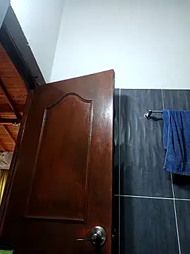 Snapshot of LunaZambrano chatting on 09/24/25, 04:43 LunaZambrano online show from 09/24/25, 04:43