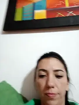 Snapshot of LunaZambrano chatting on 09/26/25, 02:37 LunaZambrano online show from 09/26/25, 02:37