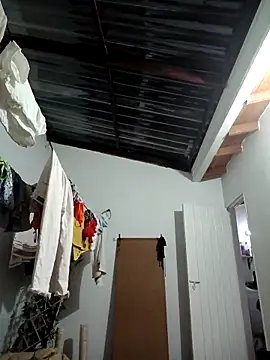 Snapshot of LunaZambrano chatting on 09/30/25, 05:12 LunaZambrano online show from 09/30/25, 05:12