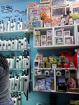 Snapshot of LunaZambrano chatting on 09/30/25, 07:52 LunaZambrano online show from 09/30/25, 07:52