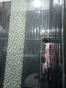 Snapshot of LunaZambrano chatting on 10/04/25, 03:32 LunaZambrano online show from 10/04/25, 03:32