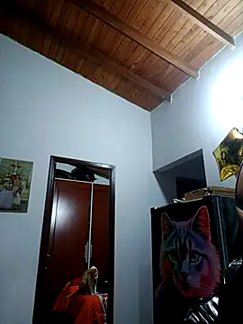 Snapshot of LunaZambrano chatting on 10/08/25, 01:47 LunaZambrano online show from 10/08/25, 01:47