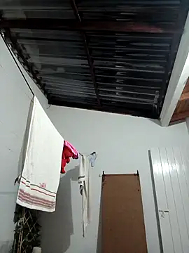 Snapshot of LunaZambrano chatting on 10/14/25, 12:44 LunaZambrano online show from 10/14/25, 12:44