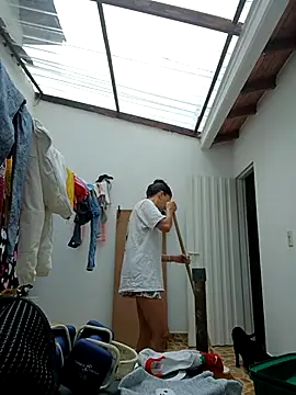 Snapshot of LunaZambrano chatting on 10/17/25, 02:52 LunaZambrano online show from 10/17/25, 02:52