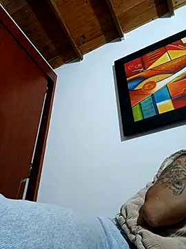 Snapshot of LunaZambrano chatting on 10/22/25, 04:35 LunaZambrano online show from 10/22/25, 04:35