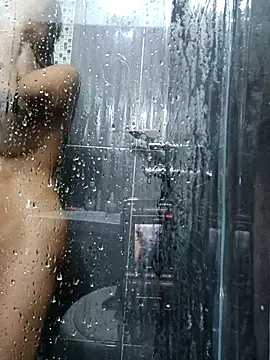 Snapshot of LunaZambrano chatting on 10/25/25, 03:29 LunaZambrano online show from 10/25/25, 03:29