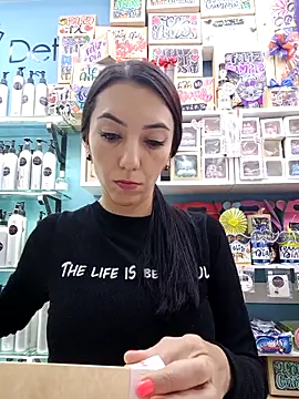 Snapshot of LunaZambrano chatting on 10/28/25, 05:48 LunaZambrano online show from 10/28/25, 05:48