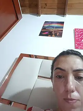 Snapshot of LunaZambrano chatting on 05/20/26, 04:18 LunaZambrano online show from 05/20/26, 04:18