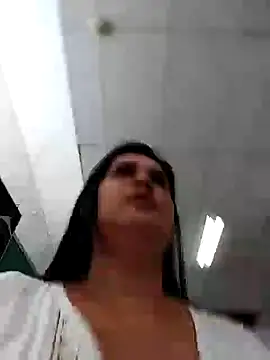 Snapshot of keilymadam chatting on 12/18/24, 04:49 keilymadam online show from 12/18/24, 04:49