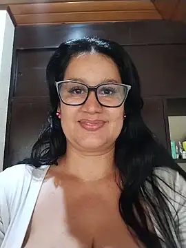 Snapshot of keilymadam chatting on 06/17/26, 02:07 keilymadam online show from 06/17/26, 02:07