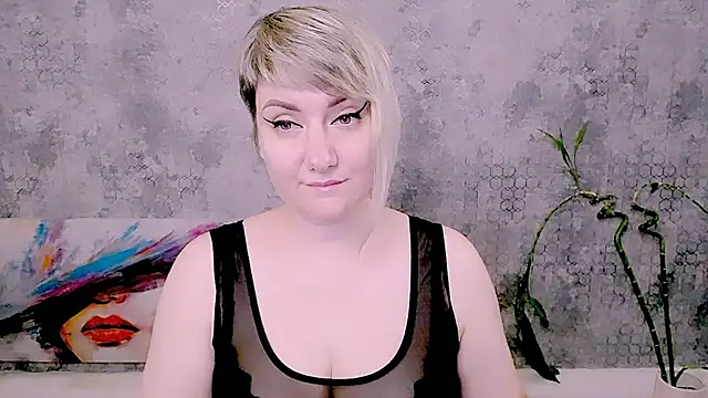 Snapshot of Djullia chatting on 06/29/26, 10:26 Djullia online show from 06/29/26, 10:26
