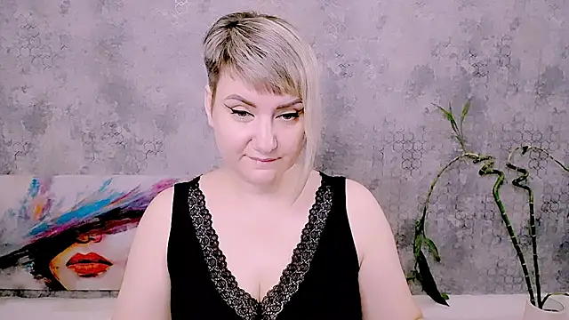 Snapshot of Djullia chatting on 07/04/26, 05:13 Djullia online show from 07/04/26, 05:13