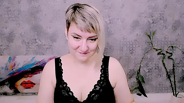 Snapshot of Djullia chatting on 07/12/26, 05:09 Djullia online show from 07/12/26, 05:09