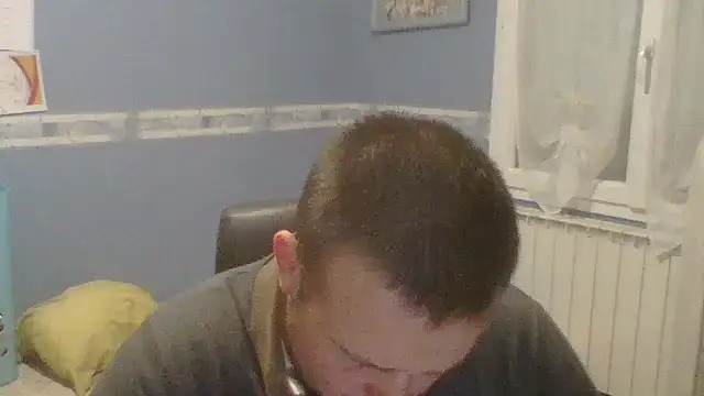 Snapshot of manubm03 chatting on 11/21/25, 06:06 manubm03 online show from 11/21/25, 06:06