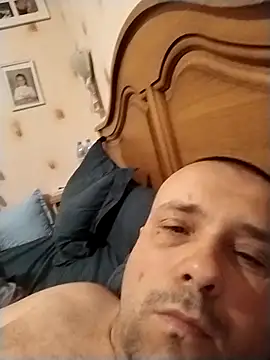 Snapshot of manubm03 chatting on 11/30/25, 07:56 manubm03 online show from 11/30/25, 07:56