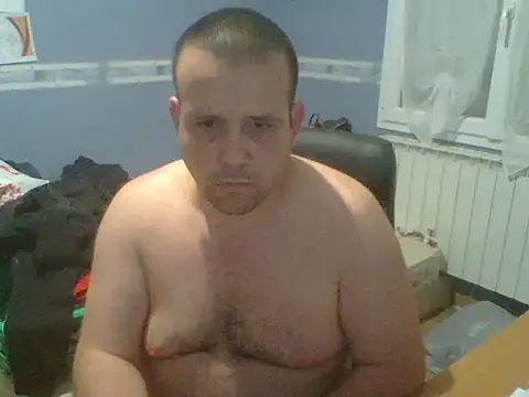 Snapshot of manubm03 chatting on 12/14/25, 07:58 manubm03 online show from 12/14/25, 07:58