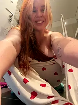 AnjaAmelia online show from 12/18/25, 11:49