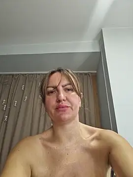 Snapshot of KamaSons chatting on 10/31/25, 11:33 KamaSons online show from 10/31/25, 11:33