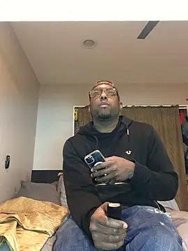 Snapshot of Londonfrotadejr chatting on 02/21/25, 09:56 Londonfrotadejr online show from 02/21/25, 09:56