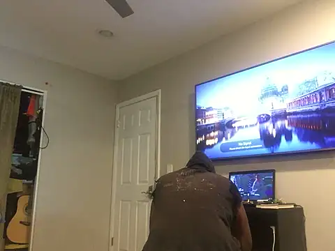 Snapshot of Londonfrotadejr chatting on 02/23/25, 01:42 Londonfrotadejr online show from 02/23/25, 01:42