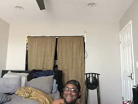 Snapshot of Londonfrotadejr chatting on 03/18/25, 04:04 Londonfrotadejr online show from 03/18/25, 04:04