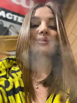 Snapshot of KrisMagnoly chatting on 04/25/26, 02:25 KrisMagnoly online show from 04/25/26, 02:25