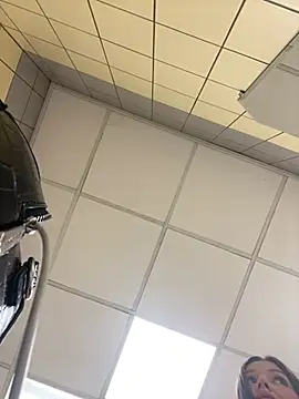 Snapshot of KrisMagnoly chatting on 04/26/26, 05:32 KrisMagnoly online show from 04/26/26, 05:32