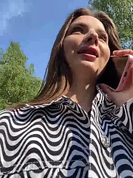 KrisMagnoly online show from 05/17/26, 01:51