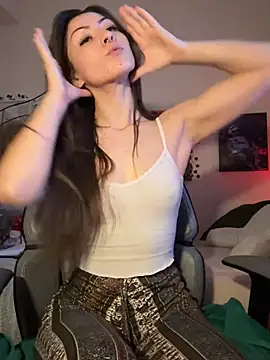 Snapshot of jade_369 chatting on 02/01/25, 01:02 jade 369 online show from 02/01/25, 01:02