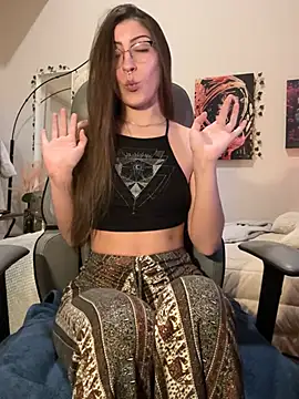 Snapshot of jade_369 chatting on 03/06/25, 04:52 jade 369 online show from 03/06/25, 04:52