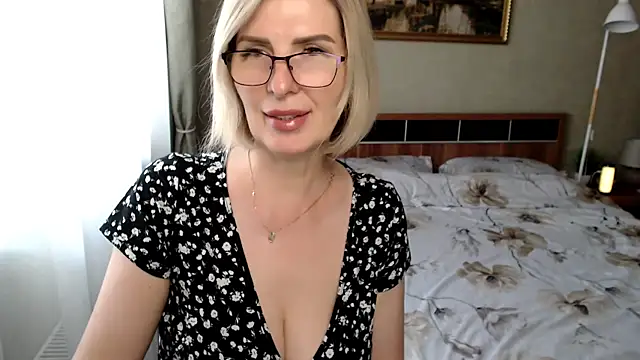 sensualEmilia online show from 07/17/26, 11:06