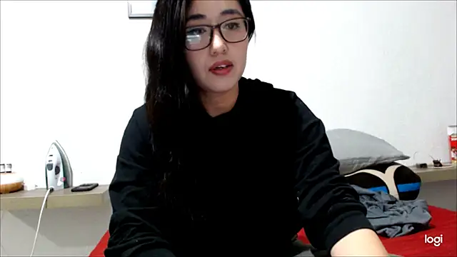 Snapshot of YummymeowW chatting on 12/29/24, 04:48 YummymeowW online show from 12/29/24, 04:48