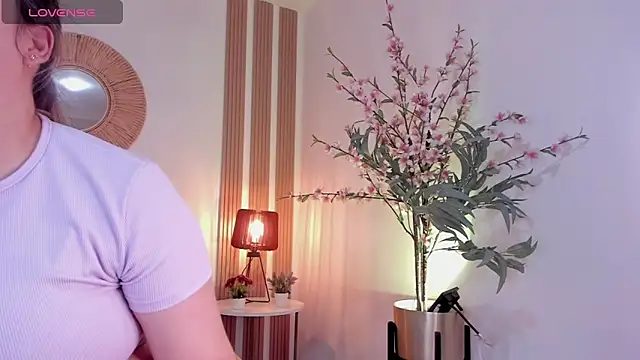 Snapshot of Antonellachic73 chatting on 09/15/25, 08:53 Antonellachic73 online show from 09/15/25, 08:53