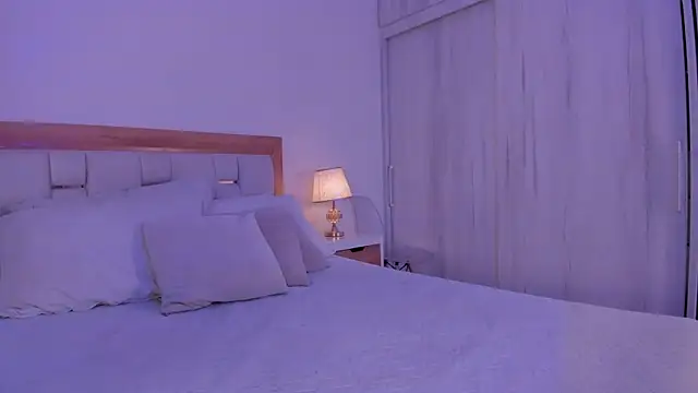 Snapshot of mia_hank chatting on 12/19/25, 11:39 mia hank online show from 12/19/25, 11:39