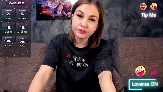 Snapshot of CassieMils chatting on 06/19/26, 07:28 CassieMils online show from 06/19/26, 07:28