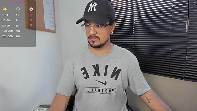 Snapshot of DaviidEvans_ chatting on 12/02/24, 10:12 DaviidEvans online show from 12/02/24, 10:12