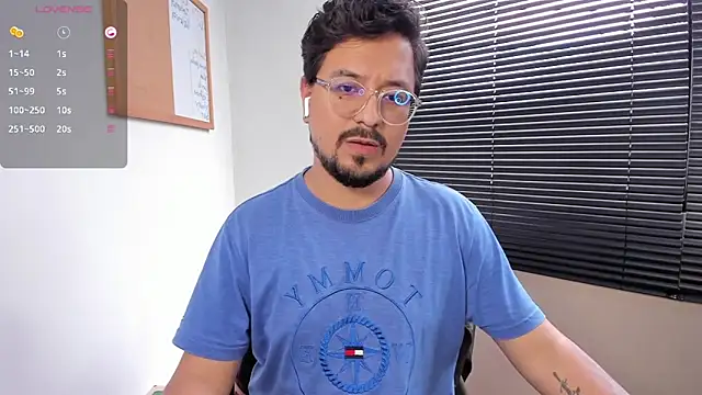 Snapshot of DaviidEvans_ chatting on 12/11/24, 07:25 DaviidEvans online show from 12/11/24, 07:25