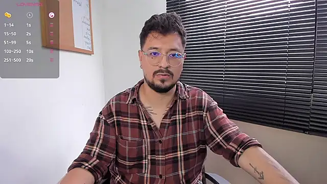 Snapshot of DaviidEvans_ chatting on 12/13/24, 04:27 DaviidEvans online show from 12/13/24, 04:27