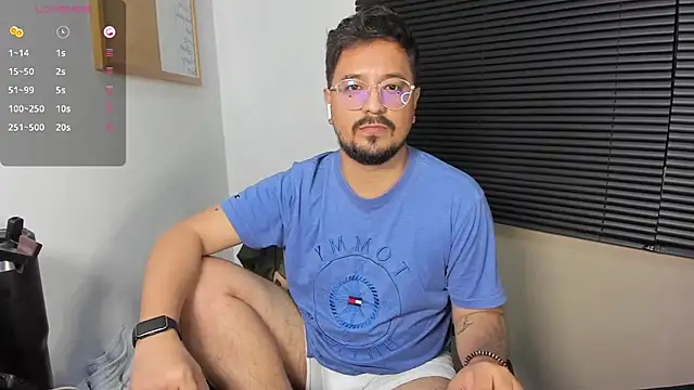 Snapshot of DaviidEvans_ chatting on 12/19/24, 05:51 DaviidEvans online show from 12/19/24, 05:51