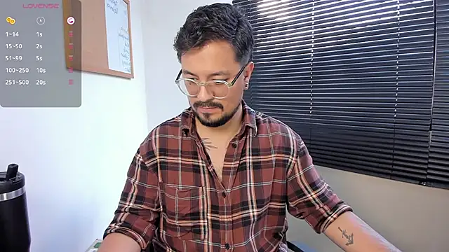 Snapshot of DaviidEvans_ chatting on 12/19/24, 08:13 DaviidEvans online show from 12/19/24, 08:13