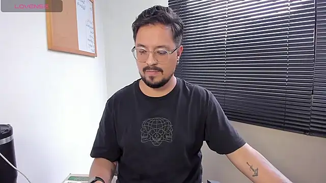 Snapshot of DaviidEvans_ chatting on 12/21/24, 05:29 DaviidEvans online show from 12/21/24, 05:29