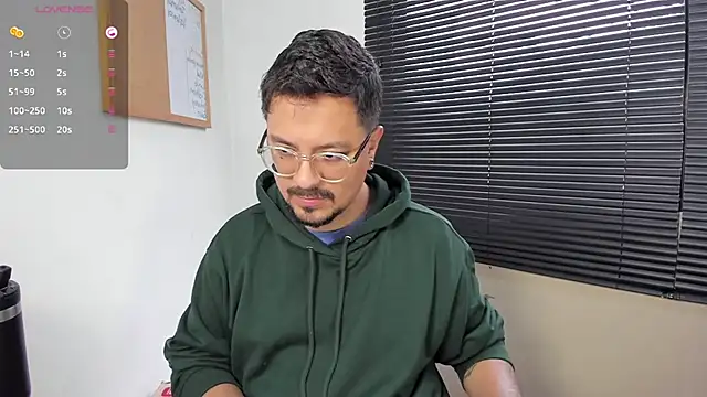 Snapshot of DaviidEvans_ chatting on 12/29/24, 12:23 DaviidEvans online show from 12/29/24, 12:23