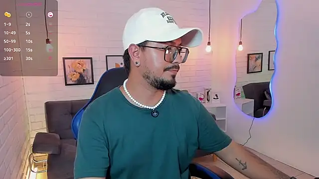 Snapshot of DaviidEvans_ chatting on 09/14/25, 02:11 DaviidEvans online show from 09/14/25, 02:11