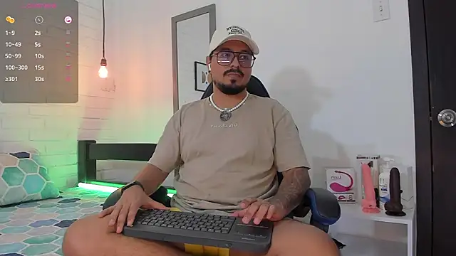 Snapshot of DaviidEvans_ chatting on 10/07/25, 12:46 DaviidEvans online show from 10/07/25, 12:46