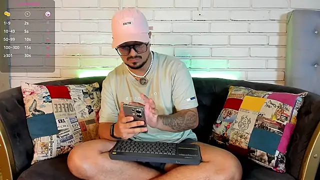 Snapshot of DaviidEvans_ chatting on 11/29/25, 07:55 DaviidEvans online show from 11/29/25, 07:55