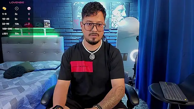 DaviidEvans  online show from 07/04/26, 07:42