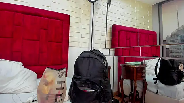 Snapshot of Tayra_Siny chatting on 10/15/25, 04:34 Tayra Siny online show from 10/15/25, 04:34