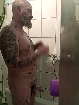 Friendsandmore online show from 10/31/25, 03:13